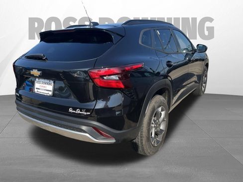 Used 2024 Chevrolet Trax LT FWD image 4