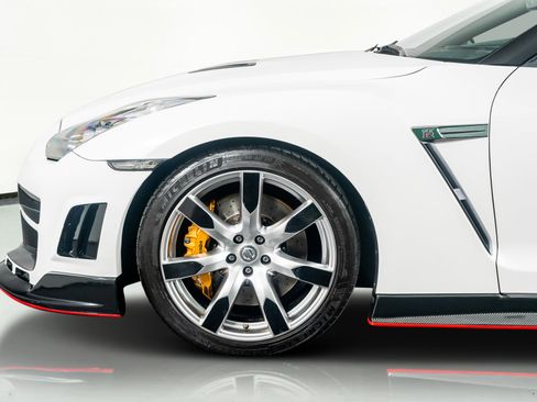 Used 2009 Nissan GT-R Premium image 20