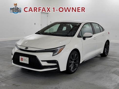 Certified 2025 Toyota Corolla SE w/ SE Premium Package FWD image 4