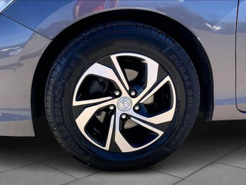 Used 2017 Honda Accord LX image 9