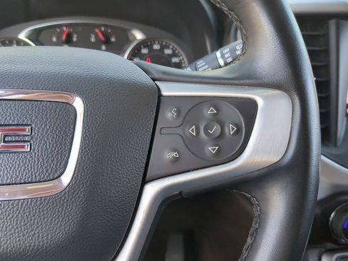 Used 2023 GMC Acadia SLT image 30