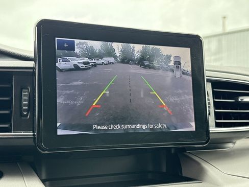 Used 2024 Ford Explorer XLT w/ Equipment Group 202A AWD/4WD image 31