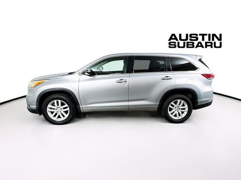 Used 2015 Toyota Highlander LE FWD image 4