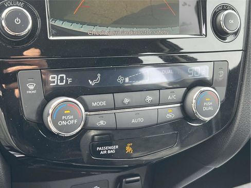 Used 2022 Nissan Rogue Sport SV image 15