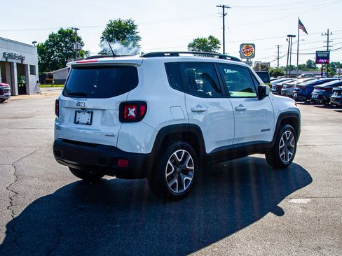Used 2017 Jeep Renegade Latitude w/ Cold Weather Group AWD/4WD image 7