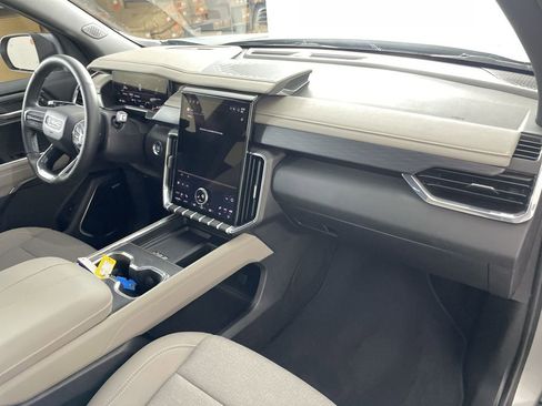 New 2025 GMC Acadia Elevation image 28