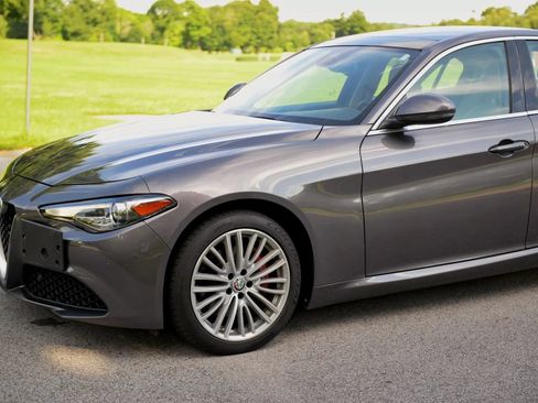 Used 2018 Alfa Romeo Giulia Ti w/ Quick Order Package 22X Lusso AWD/4WD image 32