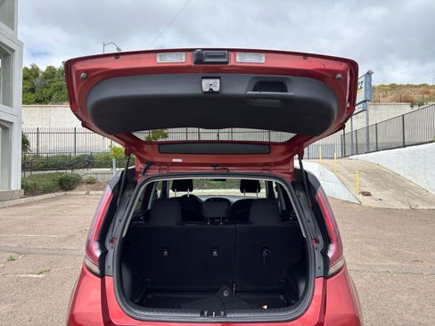Used 2025 Kia Soul LX w/ LX Technology Package FWD image 29
