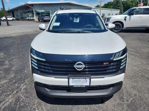 New 2025 Nissan Kicks SR image 3