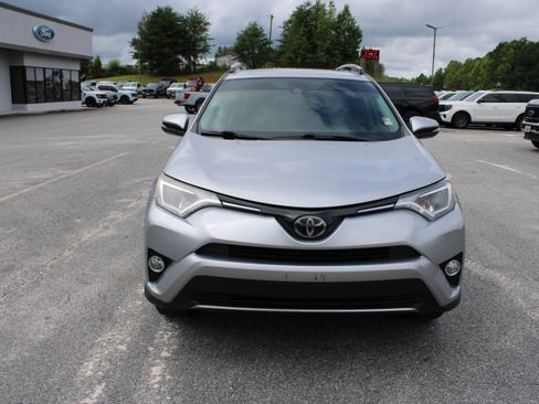 Used 2017 Toyota RAV4 XLE FWD image 3