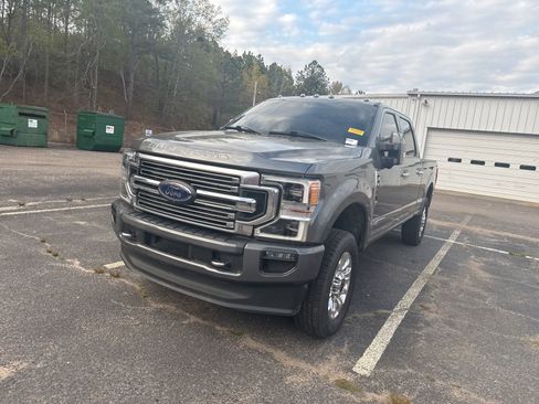 Used 2022 Ford F350 Limited image 3