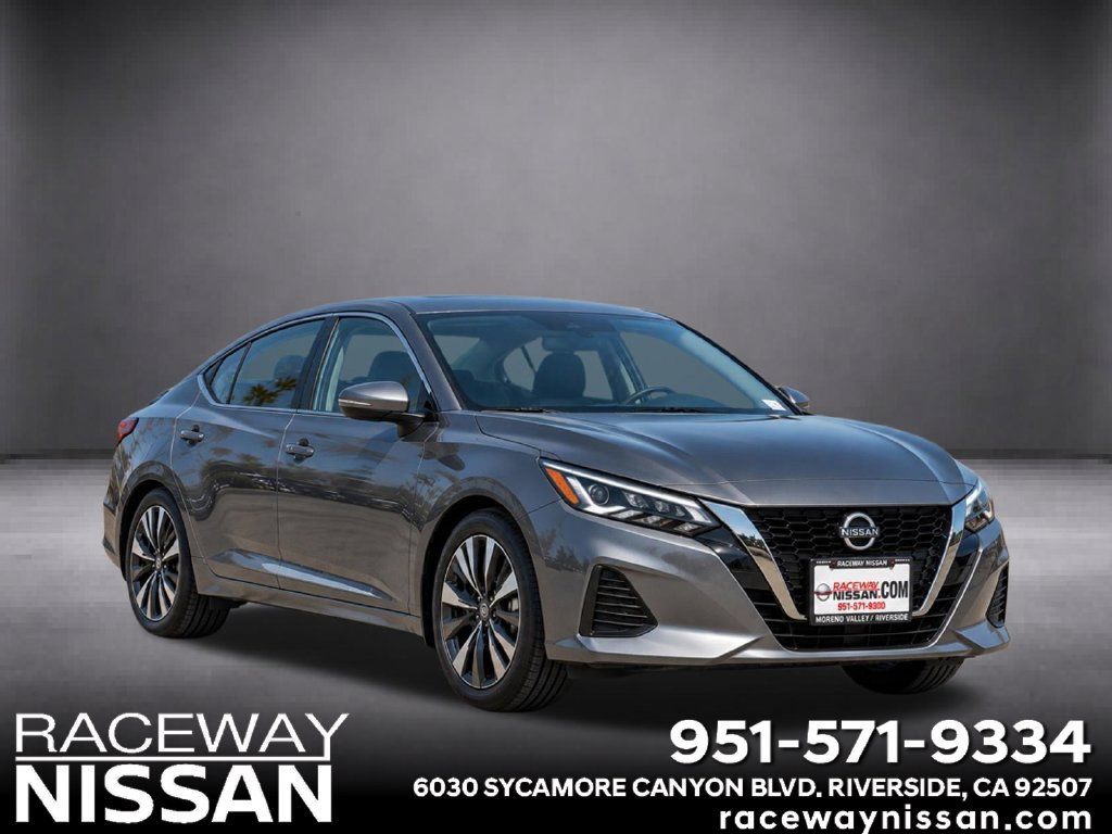 Used 2025 Nissan Sentra S FWD image 1