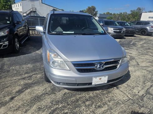 Used 2008 Hyundai Entourage Limited image 4