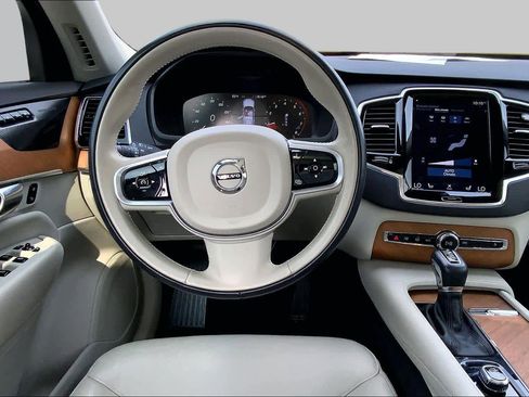 Used 2022 Volvo XC90 T6 Momentum w/ Advanced Package AWD/4WD image 6
