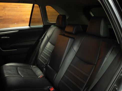 Used 2019 Toyota RAV4 XLE Premium w/ Carpet Mat Package FWD image 13