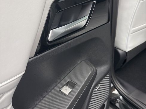 New 2025 Mitsubishi Outlander SE image 29