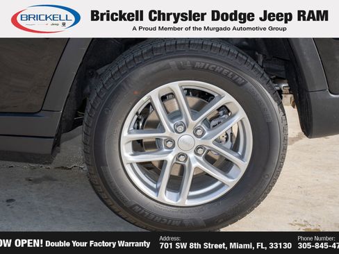 New 2025 Jeep Grand Cherokee Laredo X w/ Luxury Tech Group I image 40