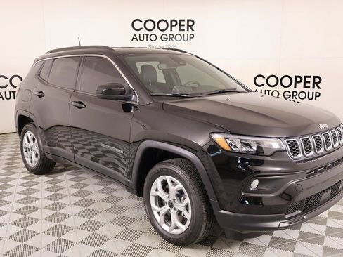 Used 2025 Jeep Compass Latitude image 1