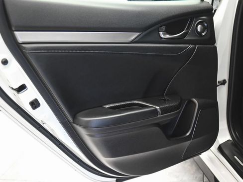 Used 2019 Honda Civic Sport Touring image 11