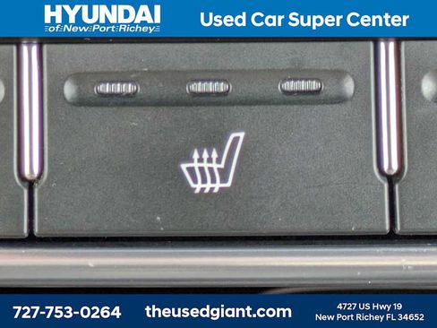 Used 2017 Kia Sorento EX image 24