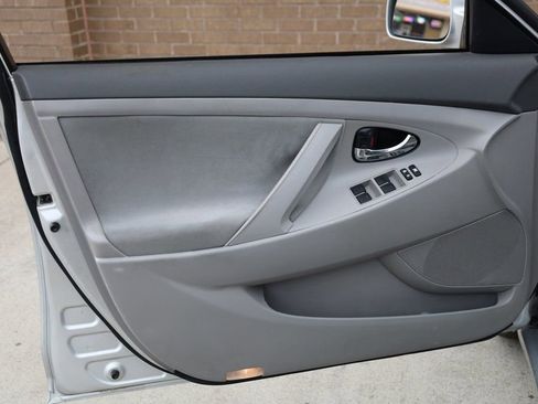 Used 2011 Toyota Camry LE image 12