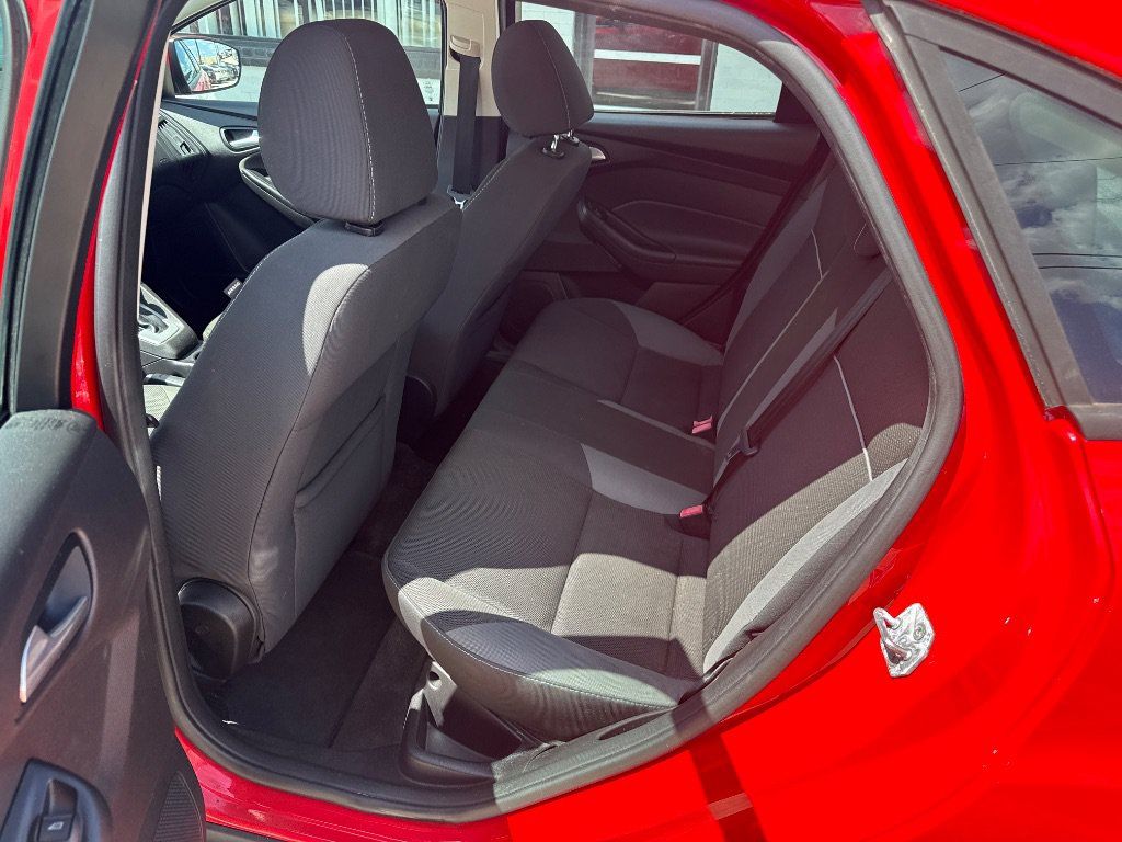 Used 2014 Ford Focus SE FWD image 12