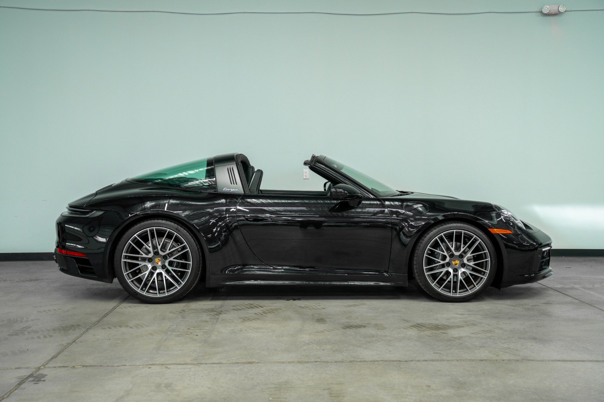 Used 2024 Porsche 911 Targa 4 w/ Sport Package AWD/4WD image 48