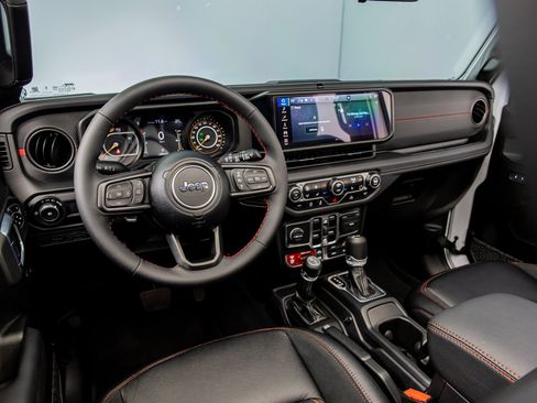 Used 2024 Jeep Wrangler Unlimited Rubicon w/ Capability Package image 47