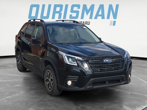 Used 2023 Subaru Forester Premium image 1