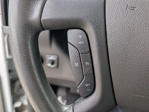 Used 2018 Chevrolet Express 2500 w/ Driver Convenience Package RWD image 16