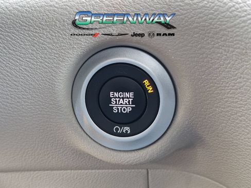 Used 2023 Chrysler Pacifica Touring-L FWD image 26