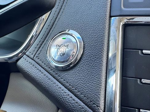 Used 2019 Lincoln Continental Reserve FWD image 18