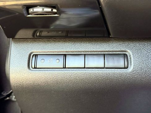 Used 2023 Nissan Pathfinder S AWD/4WD image 16