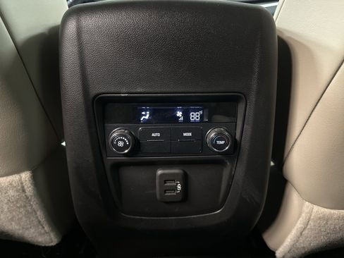 Used 2020 Buick Enclave Essence image 28