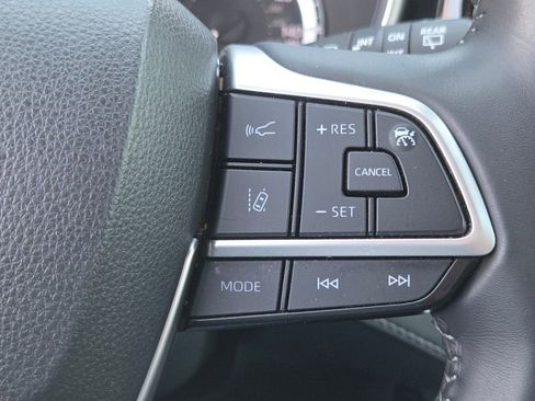Used 2023 Toyota Highlander XSE FWD image 14