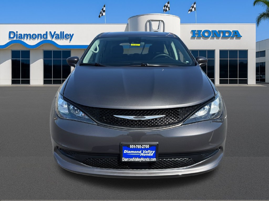 Used 2023 Chrysler Voyager LX FWD image 2