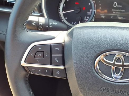 Used 2026 Toyota Highlander XLE AWD/4WD image 23