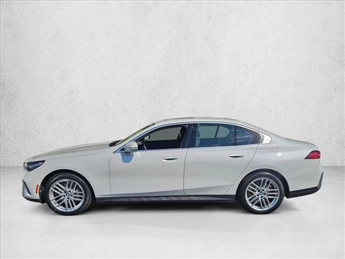 Used 2024 BMW 530i w/ Convenience Package RWD image 9