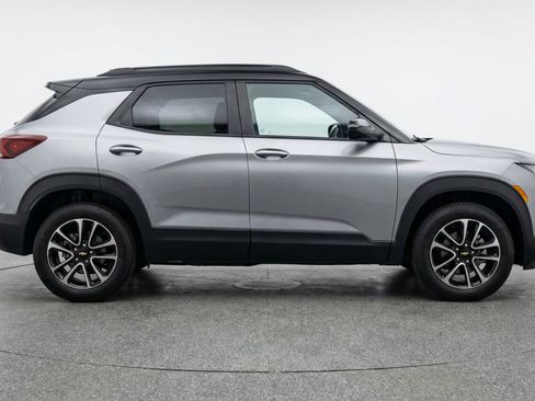 Used 2025 Chevrolet TrailBlazer LT AWD/4WD image 11