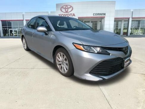 Used 2018 Toyota Camry LE FWD image 6