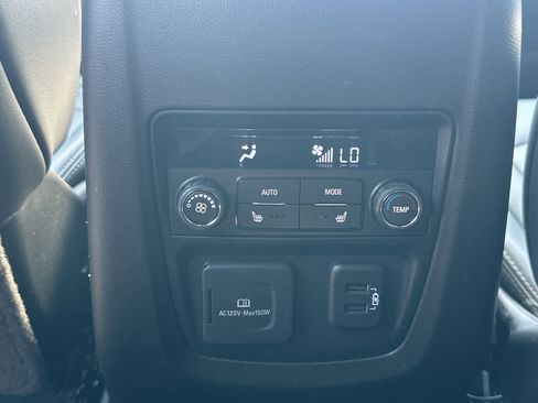 Used 2024 Buick Enclave Premium image 25