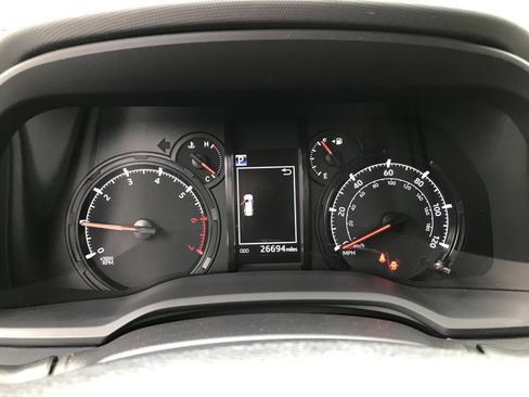 Used 2020 Toyota 4Runner SR5 AWD/4WD image 15