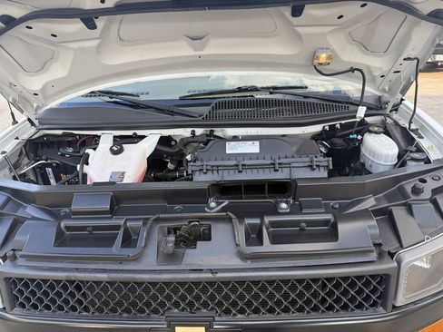 Used 2021 Chevrolet Express 2500 w/ Driver Convenience Package image 16