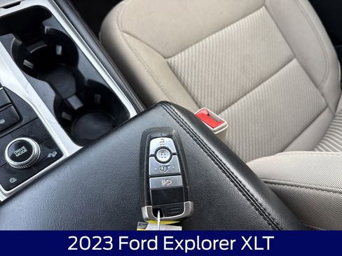 Used 2023 Ford Explorer XLT AWD/4WD image 29