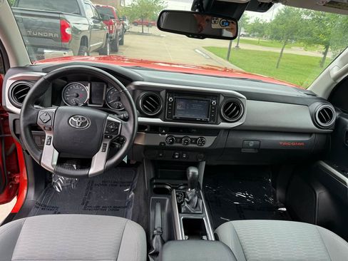 Used 2018 Toyota Tacoma SR5 RWD image 13