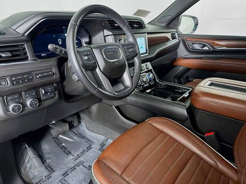 Used 2023 GMC Yukon Denali Ultimate image 9
