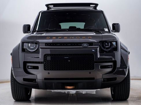 Used 2025 Land Rover Defender 110 image 6