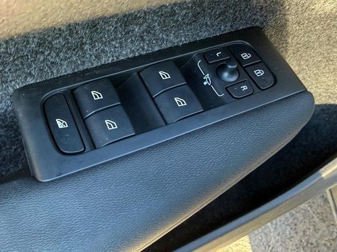 Certified 2025 Volvo XC40 B5 Plus image 15