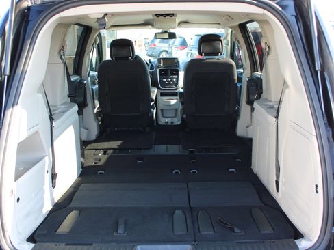 Used 2019 Dodge Grand Caravan SE image 9