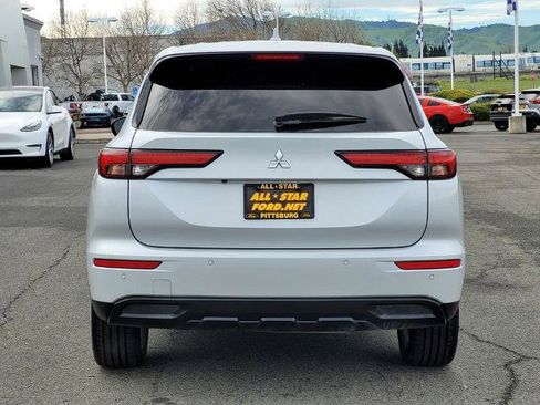 Used 2024 Mitsubishi Outlander SE Black Edition image 5